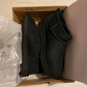 Brand new women’s black mini uggs